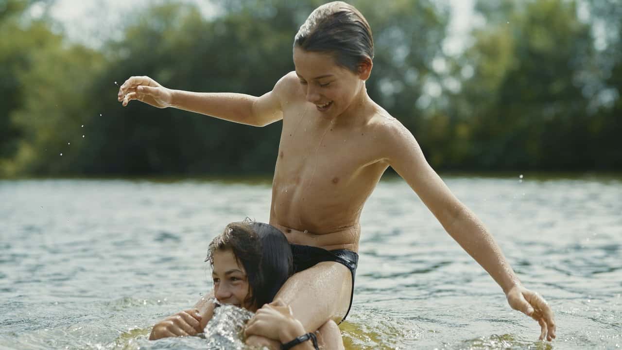Nonton film Young Hearts (2024) subtitle indonesia streaming HD gratis