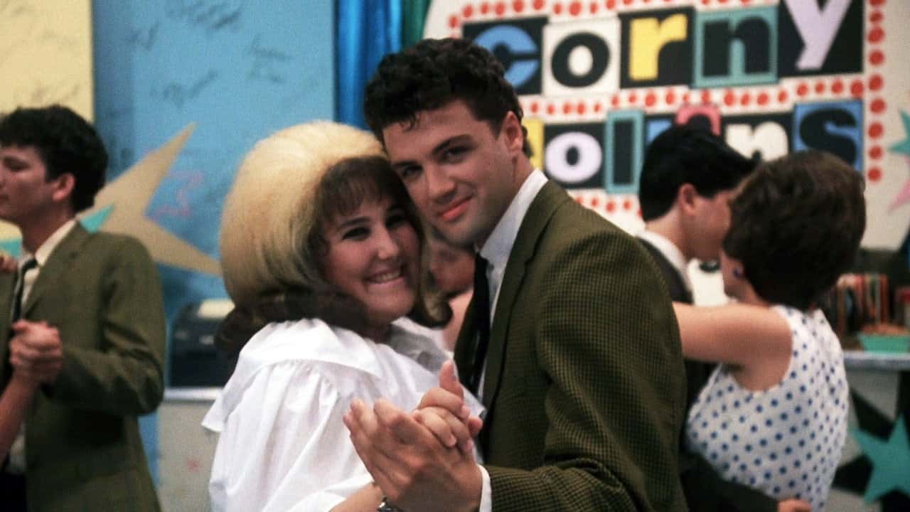 Nonton film Hairspray (1988) subtitle indonesia streaming HD gratis