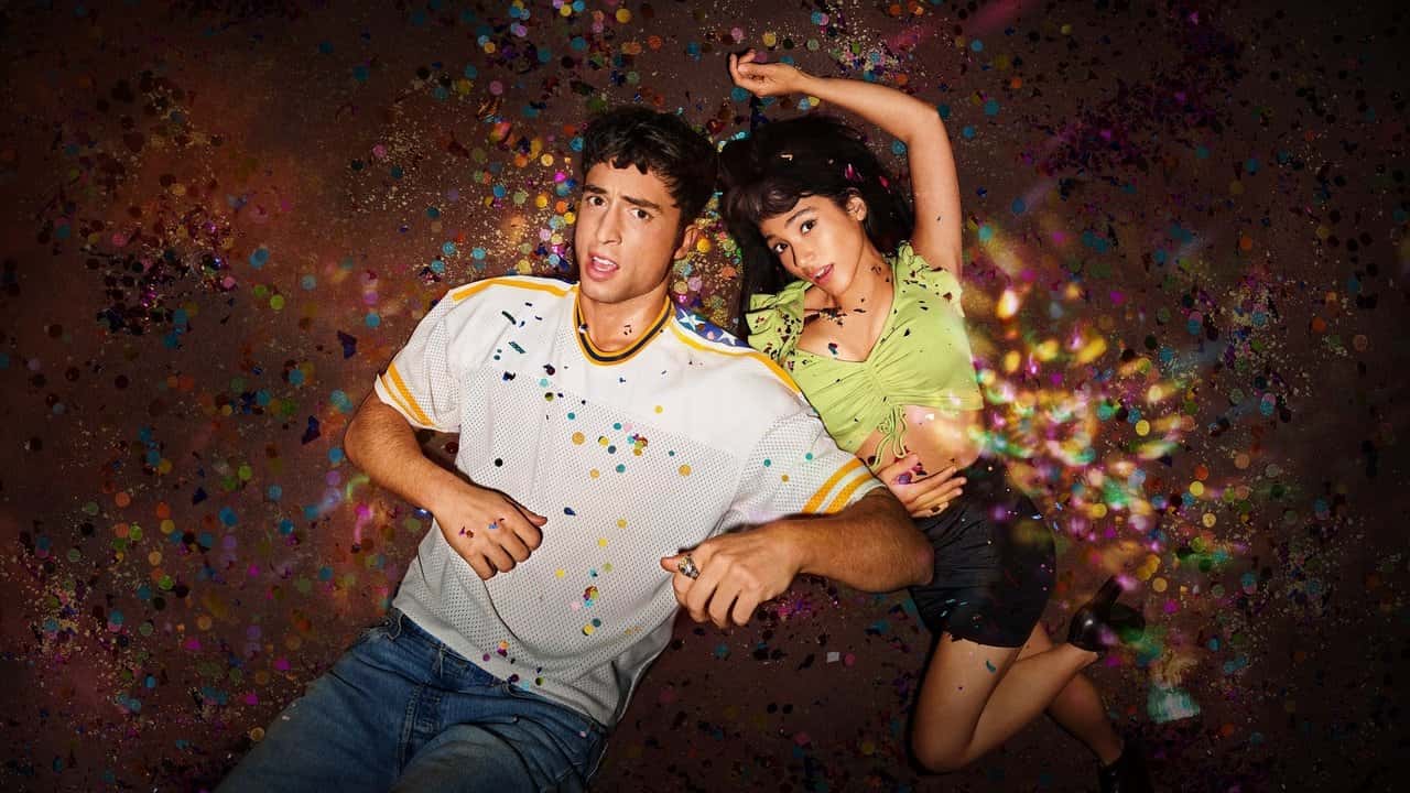 Nonton film Overcompensating (2025) subtitle indonesia streaming HD gratis